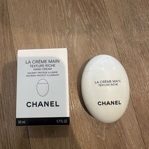 CHANEL La Crème Main Texture Riche Hand Cream in White
